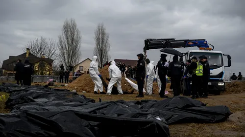 Imagini cutremurătoare. A început exhumarea gropilor comune din Bucea - FOTO