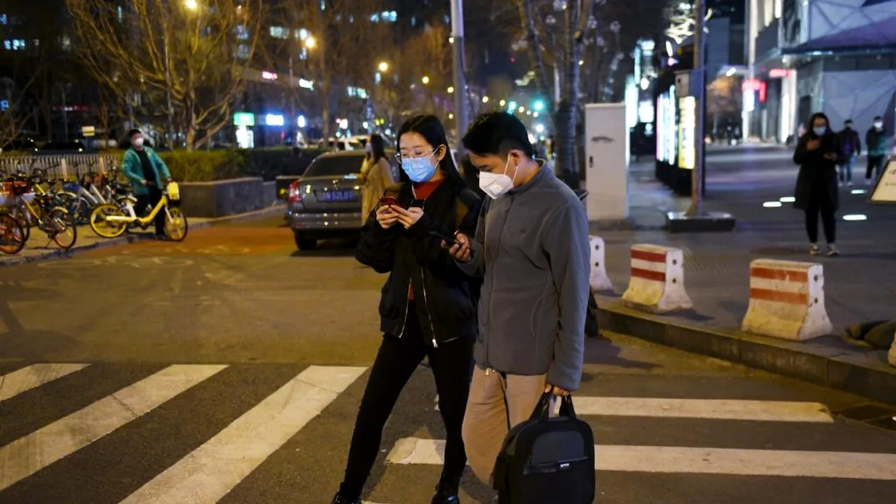 Coronavirusul lovește DIN NOU! Al doilea val de infectare cu Covid-19 în Asia, în țări unde epidemia era sub control / Măsuri excepționale în Hong Kong: Nou-veniții trebuie să poarte brățări electronice pentru a putea fi detectați