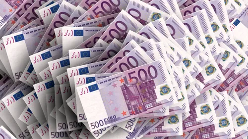 Euro ajunge la un nou maxim istoric