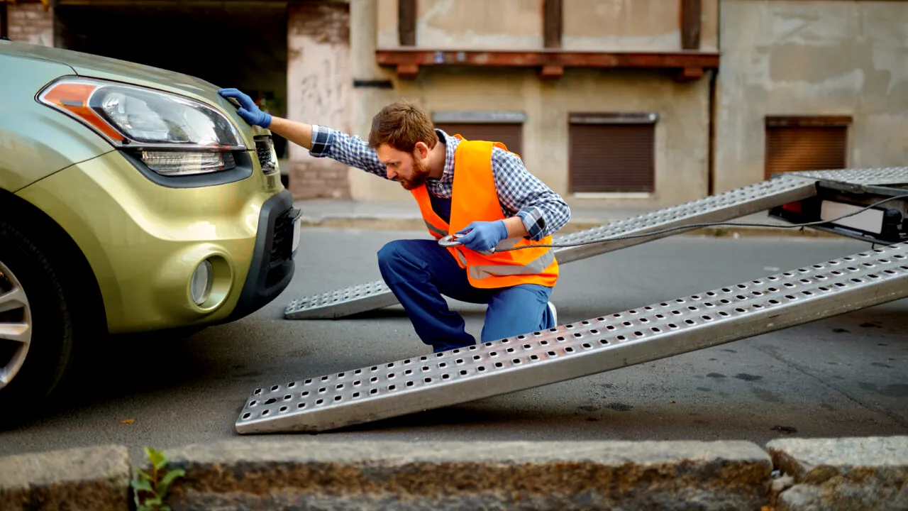 Cât te costă tractarea pe teritoriul țării sau din Italia în România. Expert auto: 