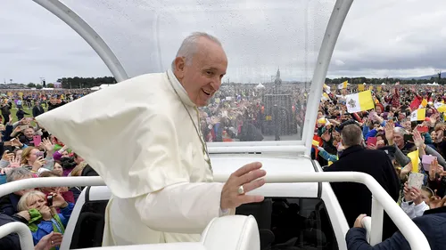 Cum trebuie să se îmbrace pelerinii care vor participa la slujba susținută de Papa Francisc la Blaj