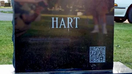 Din culmea tehnologiei: pietre funerare cu cod QR pe ele. Care este rolul acestuia