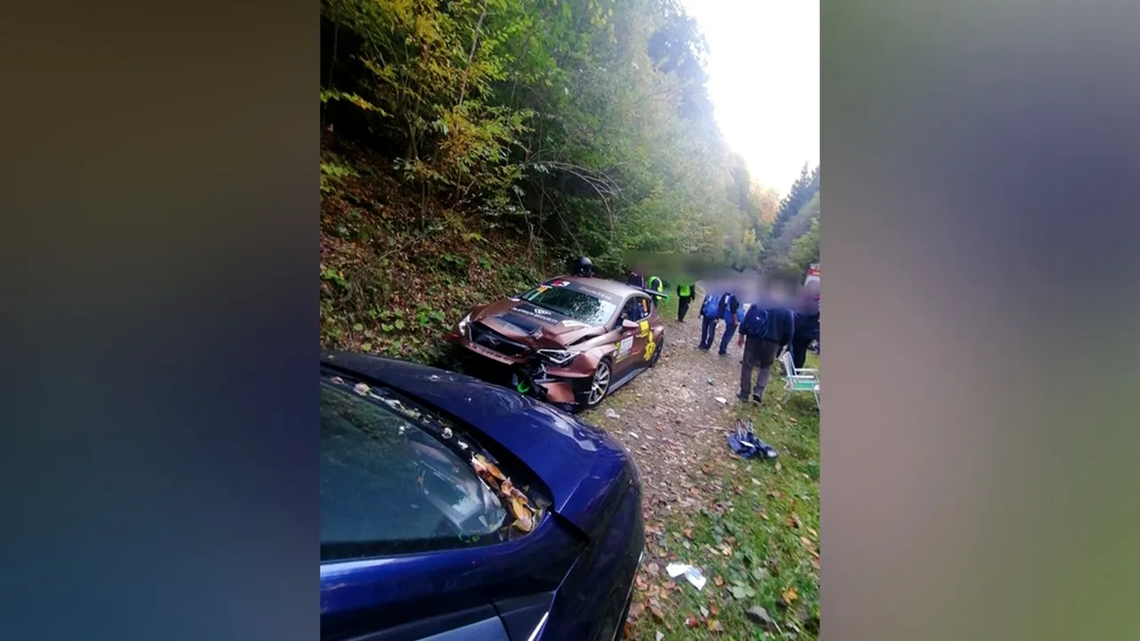 ACCIDENT grav la un raliu din Argeș. Un spectator a ajuns la spital, după ce a fost acroșat de un pilot