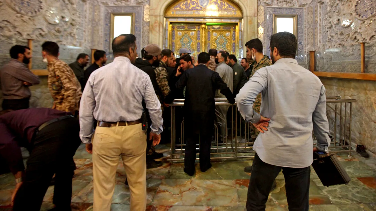 Masacru într-un lăcaș de cult din sudul Iranului. Cel puţin 15 morţi şi zeci de răniţi în urma unui atentat revendicat de gruparea Stat Islamic