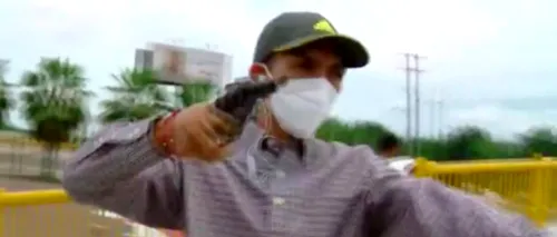 VIDEO. Un jurnalist ecuadorian a fost amenințat cu pistolul și jefuit în timpul unei transmisiuni în direct
