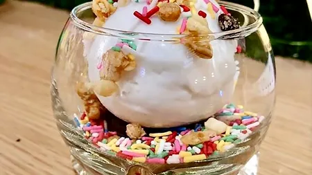 BIZAR. Un magazin vinde înghețată cu aromă de gaze lacrimogene: Îmi este dificil să respir. Înghețata este înțepătoare