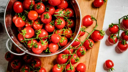 Roșii cherry românești, mai scumpe cu 30% față de anul trecut. Cât plătești pentru o caserolă de 250 de grame