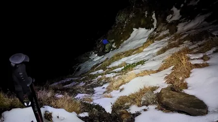 VIDEO | Misiune dificilă pentru coborârea unui turist ucrainean rămas blocat în Munții Făgăraș
