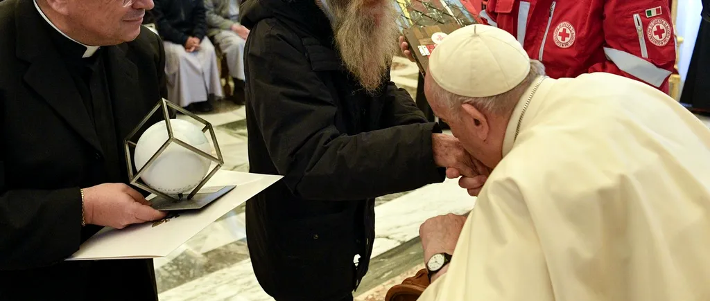 FOTO | Papa Francisc a împlinit 86 de ani. Gestul emoționant față de un om al străzii