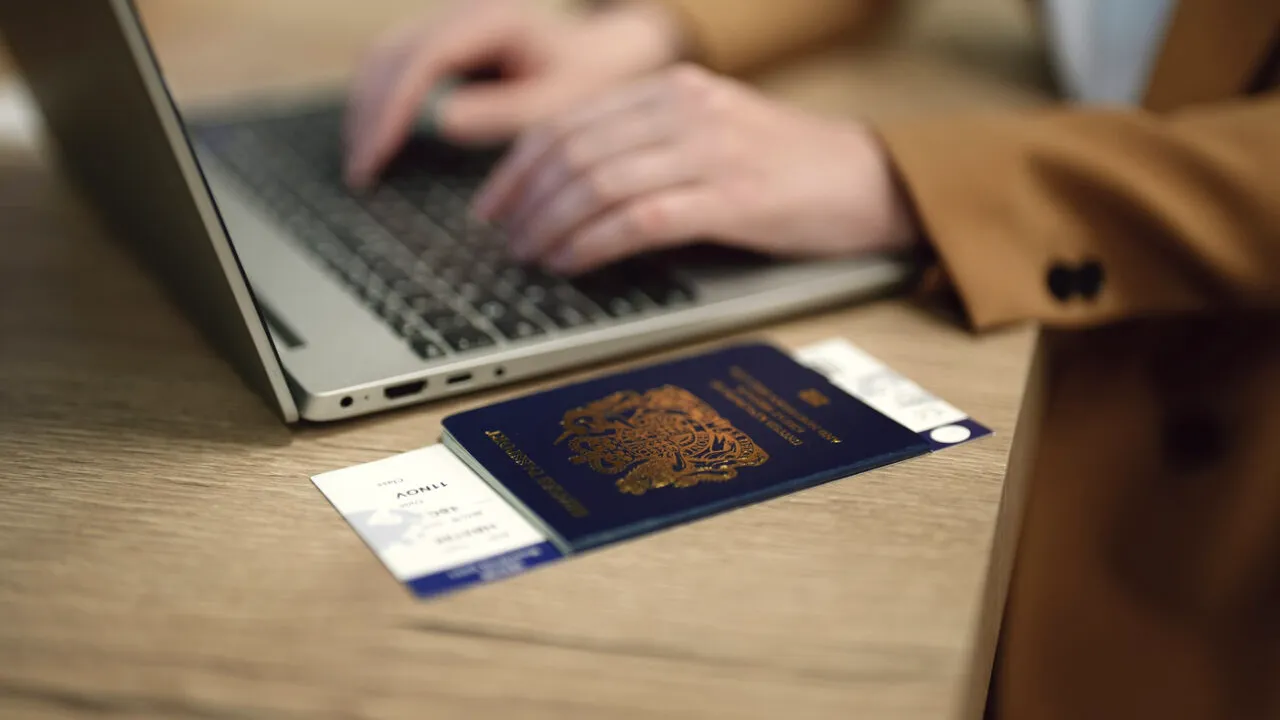 Marea Britanie: Autoritățile vor ca documentele digitale de identitate să fie OBLIGATORII pentru toți angajații, cel mai târziu din 2029