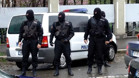 Rețeaua „Narcos de Mănăștur”, destructurată de DIICOT. Opt traficanți de DROGURI din Cluj, luați pe sus de „mascați”