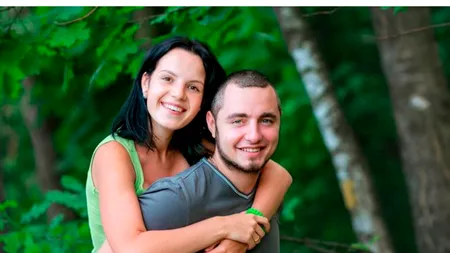 Soțul gelos a dus-o în pădure, a pus-o să îngenuncheze și i-a tăiat mâna cu toporul. Femeia a început o nouă viață și pozează provocator cu brațul bionic