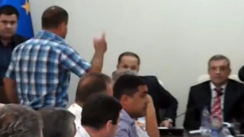 Bașcanul Găgăuziei a fost bătut în Parlamentul de la Comrat