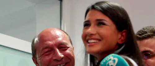 Traian Băsescu, bunic pentru a treia oară. Fiica sa, Elena, a născut. Fotografia postată pe Facebook de fostul președinte