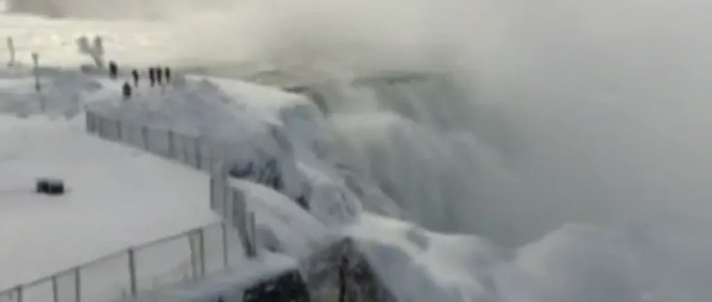 Fenomen spectaculos la cascada Niagara. „Tot mai mulți turiști vin să vadă splendoarea albă
