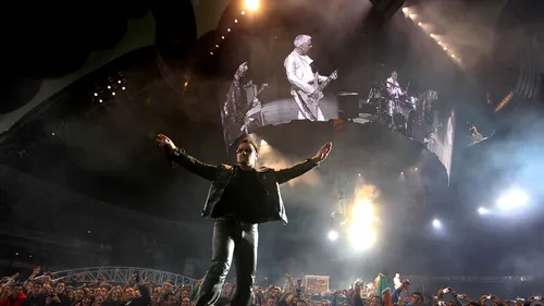 U2 a compus un cântec în memoria victimelor de la Paris