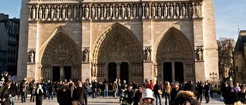 Esplanada din fața catedralei Notre-Dame din Paris a fost redeschisă publicului
