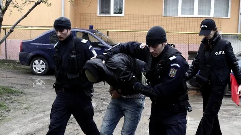 Patru bulgari periculoși care opreau mașini în trafic, apoi furau ce se afla în ele, prinși de polițiștii bucureșteni