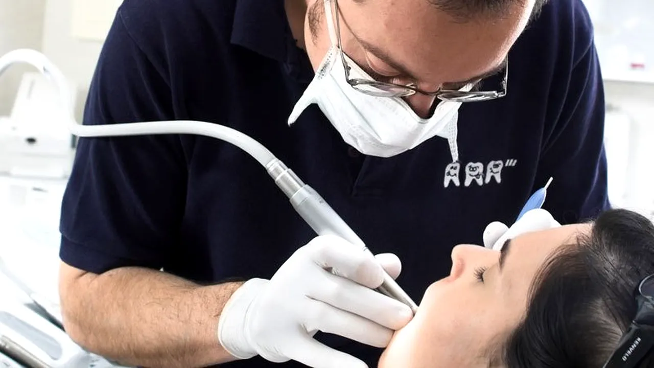 Medicii dentiști, fără bani de la CNAS în aprilie, toți pacienții plătesc asistența stomatologică