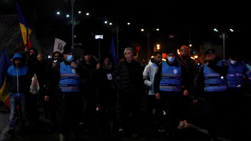 UPDATE. A șaptea zi de proteste anti-restricții în București: Sute de oameni s-au adunat la Universitate și Piața Victoriei / Jandarmeria: Nu au fost înregistrate incidente (FOTO&VIDEO)