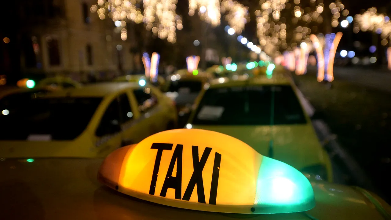 Taximetrist mort la volan, APOSTROFAT pentru că încurcă traficul. „Și-a găsit să moară chiar aici? Dă-i naibii de gălbejiți!