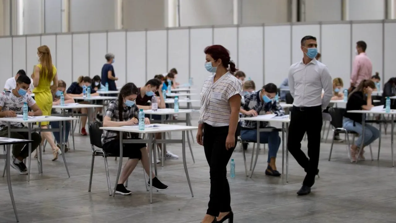 Mii de tineri susțin examenul pentru admiterea la Medicină în condiții speciale: „Pandemia ne-a arătat câtă nevoie e de această profesie” FOTO EXCLUSIV