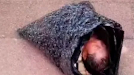 Gest șocant în China. La ce a recurs o mamă pentru a scăpa de copilul său 