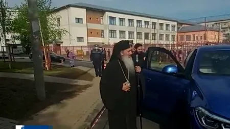 Cu binecuvântarea lui Moș Crăciun, ÎPS Teodosie a fost regalat cu un Mercedes. Câte rate vor plăti enoriașii tomitani pentru cadou