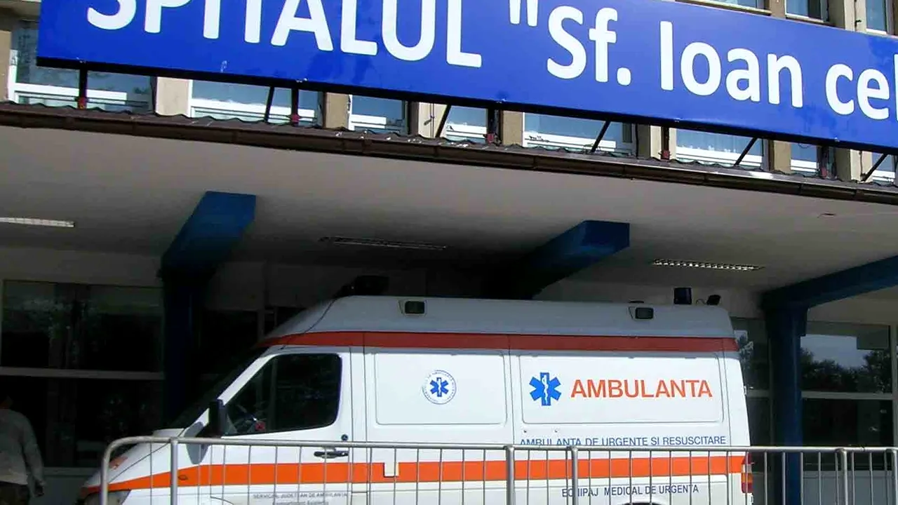 Un român, internat de urgență, după ce a mâncat fasole din conservă