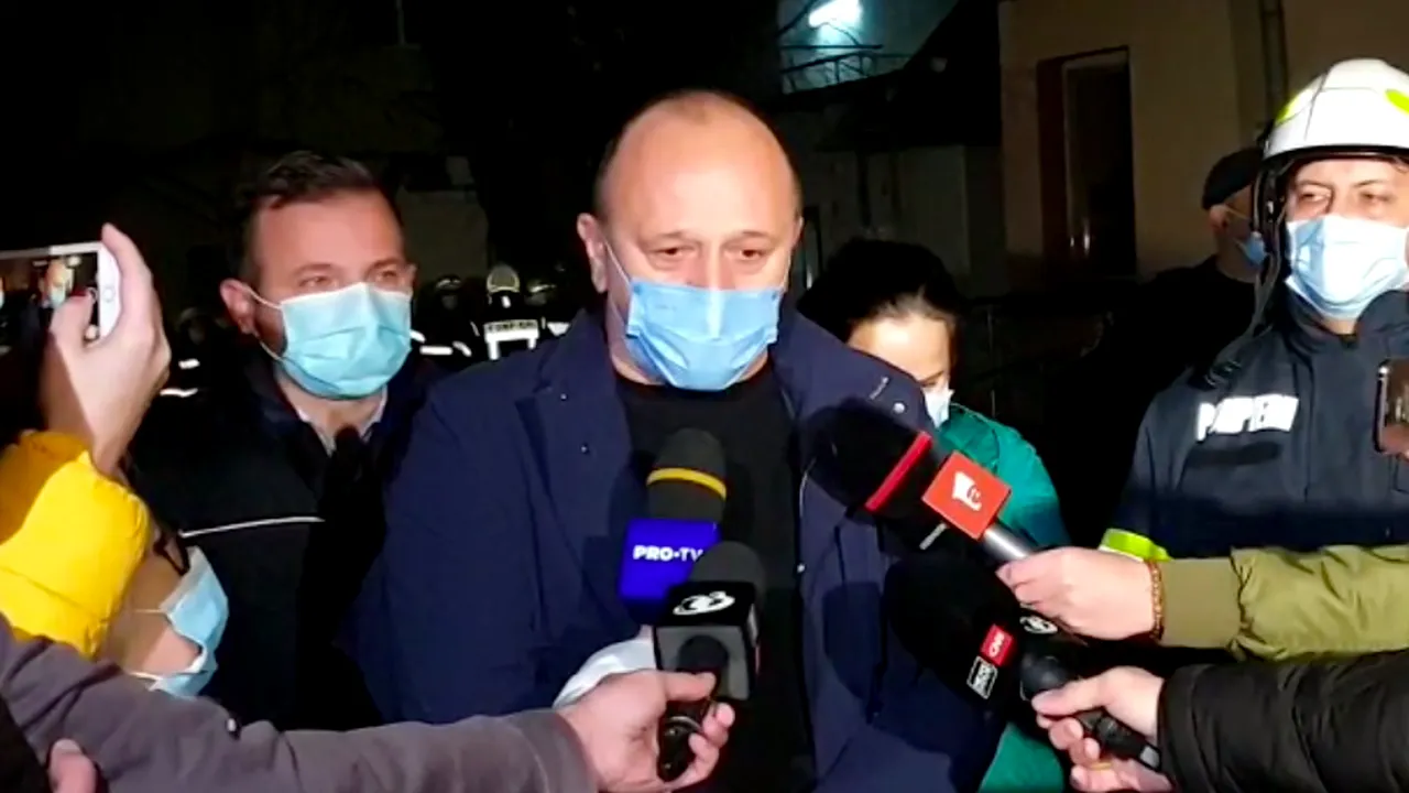 VIDEO Directorul Spitalului din Ploiești: Incendiul a pornit de la o scânteie, fie a fost o defecțiune la un aparat, fie un bolnav agitat a mișcat patul / Instalația electrică este nouă / Spitalul nu are autorizație la incendiu