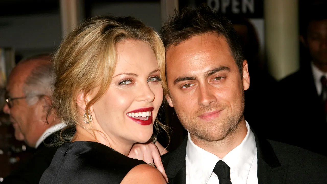 Actorul Stuart Townsend, fostul iubit al lui Charlize Theron, arestat pentru violență domestică, după o altercație cu soția sa