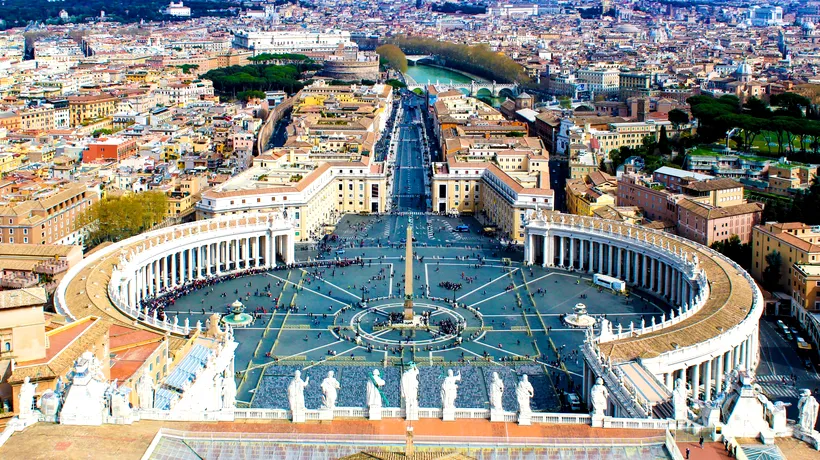 Panică la Vatican. Un bărbat înarmat cu mai multe cuţite a început să amenințe că-i va ucide pe turiștii din Piața Sfântul Petru