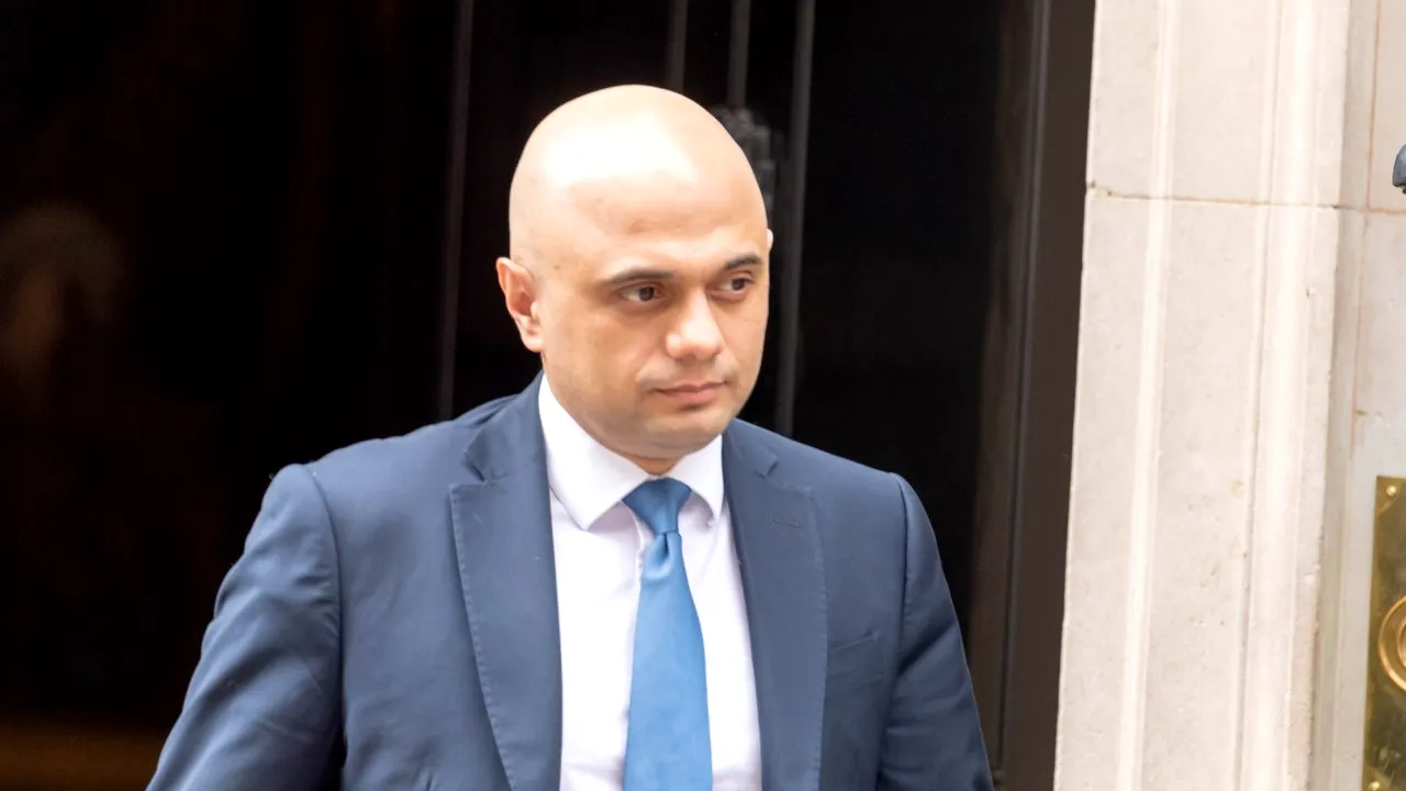 Ministrul britanic al Sănătății, criticat după ce a sfătuit populația să nu se mai ferească de coronavirus