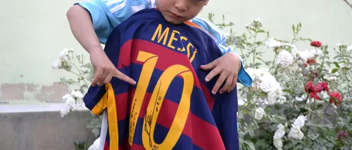 Băiatul care și-a confecționat un tricou cu numele lui MESSI, dintr-o pungă, în PERICOL. Talibanii cred că fotbalistul i-a dat mulți bani copilului