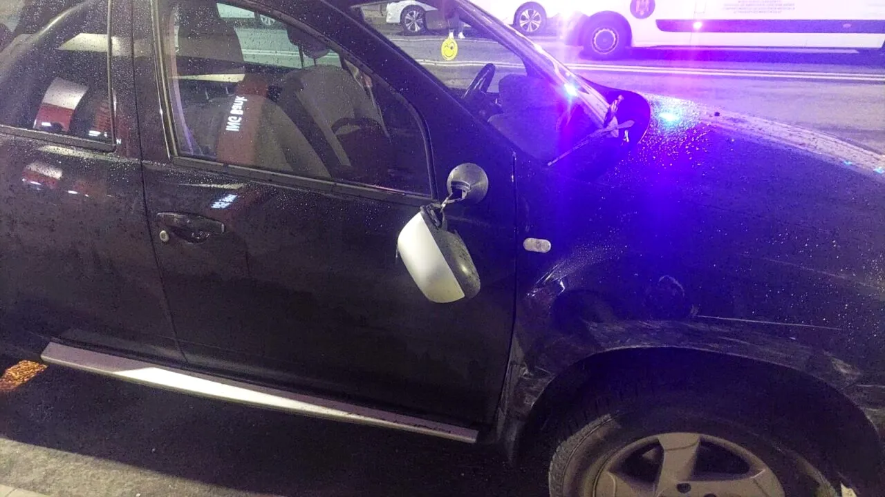 ACCIDENT în lanț provocat de un tânăr de 18 ani pe DN 17C. A lovit două mașini dintre care una s-a răsturnat