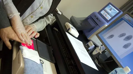 Buletinele biometrice. Cum vor fi luate amprentele și ce poze vor avea românii în noile cărți de identitate