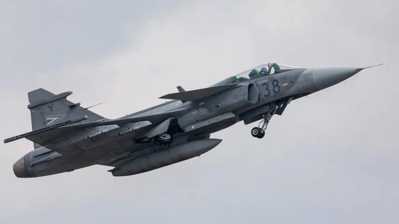 Un avion de vânătoare al Ungariei folosit pentru misiunile de poliție NATO s-a prăbușit