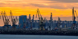 O nouă taxă pentru șoferii de TIR, în Portul Constanța. Transportatorii au tras camioanele pe dreapta