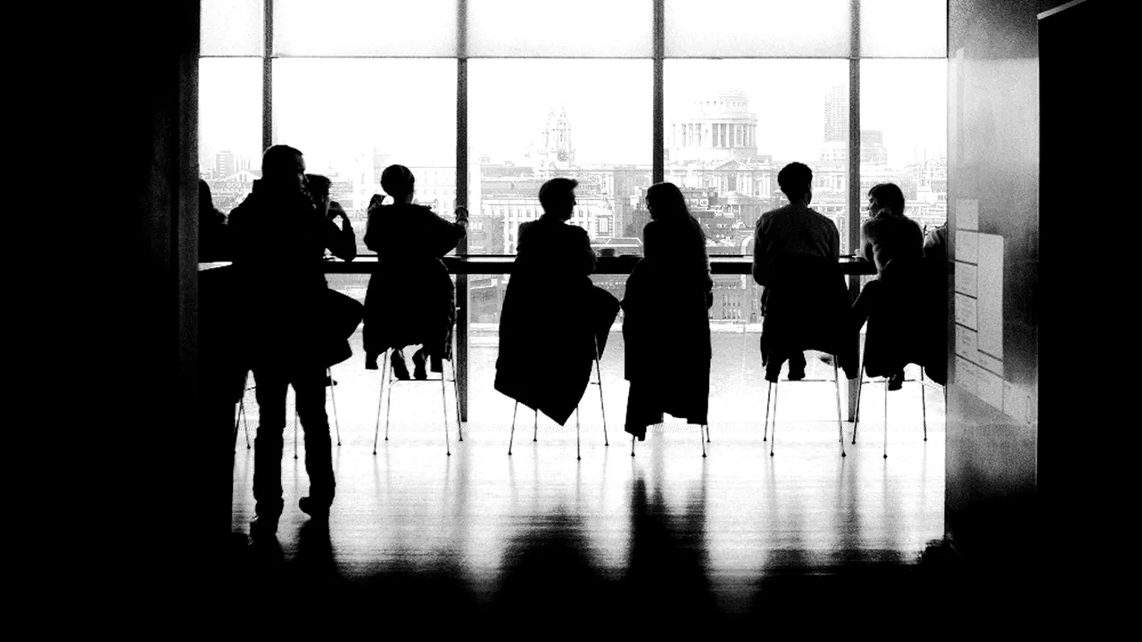 Țara care a curățat sectorul public de peste 10.000 de 