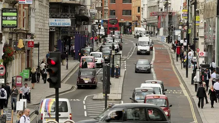 Liderul laburist Ed Miliband se angajează să închidă 