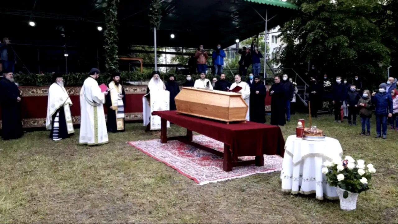 PANDEMIE. Oamenii veniți să-l vadă pe ÎPS Pimen la Suceava nu respectă regulile stării de alertă