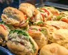 Prețuri de NEIERTAT la Aeroportul Otopeni: Un banal sandviș cu șuncă a ajuns să coste cât un preparat gourmet