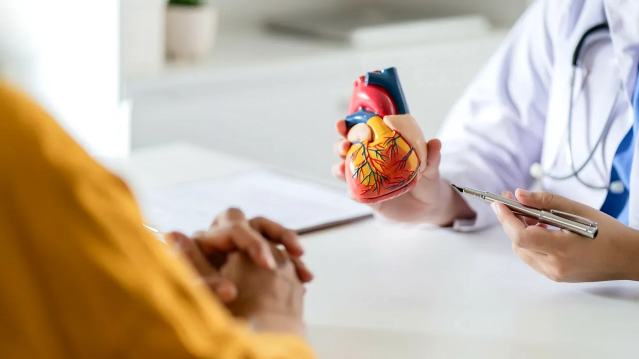 Trei schimbări simple în rutina zilnică pot reduce cu până la 57% riscul de infarct și accident vascular cerebral