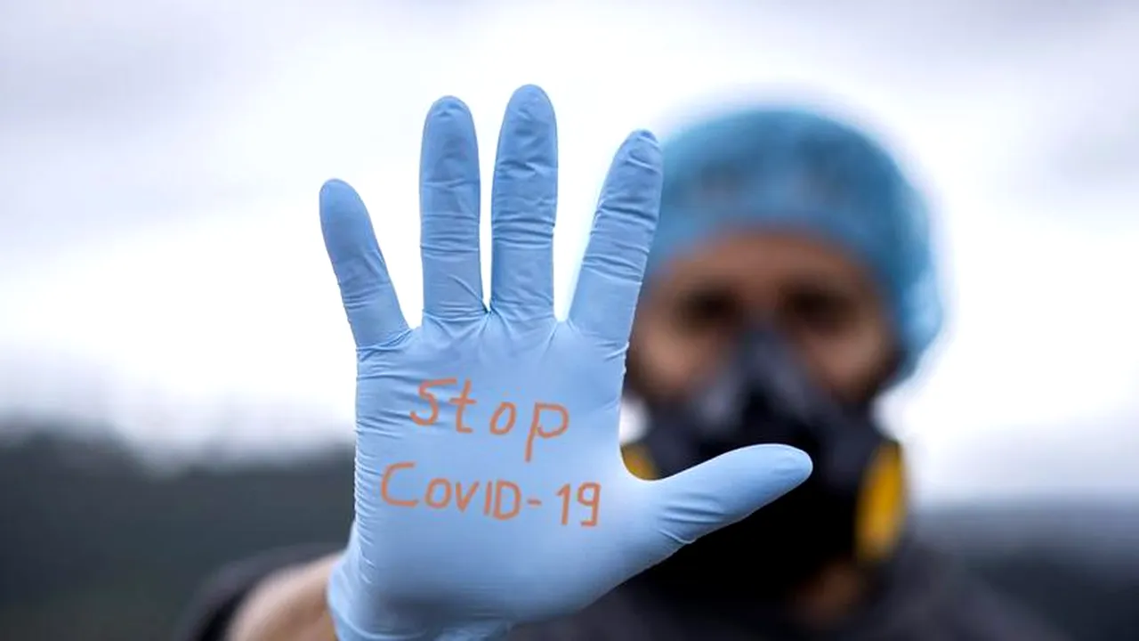 O nouă tulpină a virusului SARS-CoV-2, descoperită în Europa. OMS a fost notificată, iar oamenii de știință fac studii amănunțite