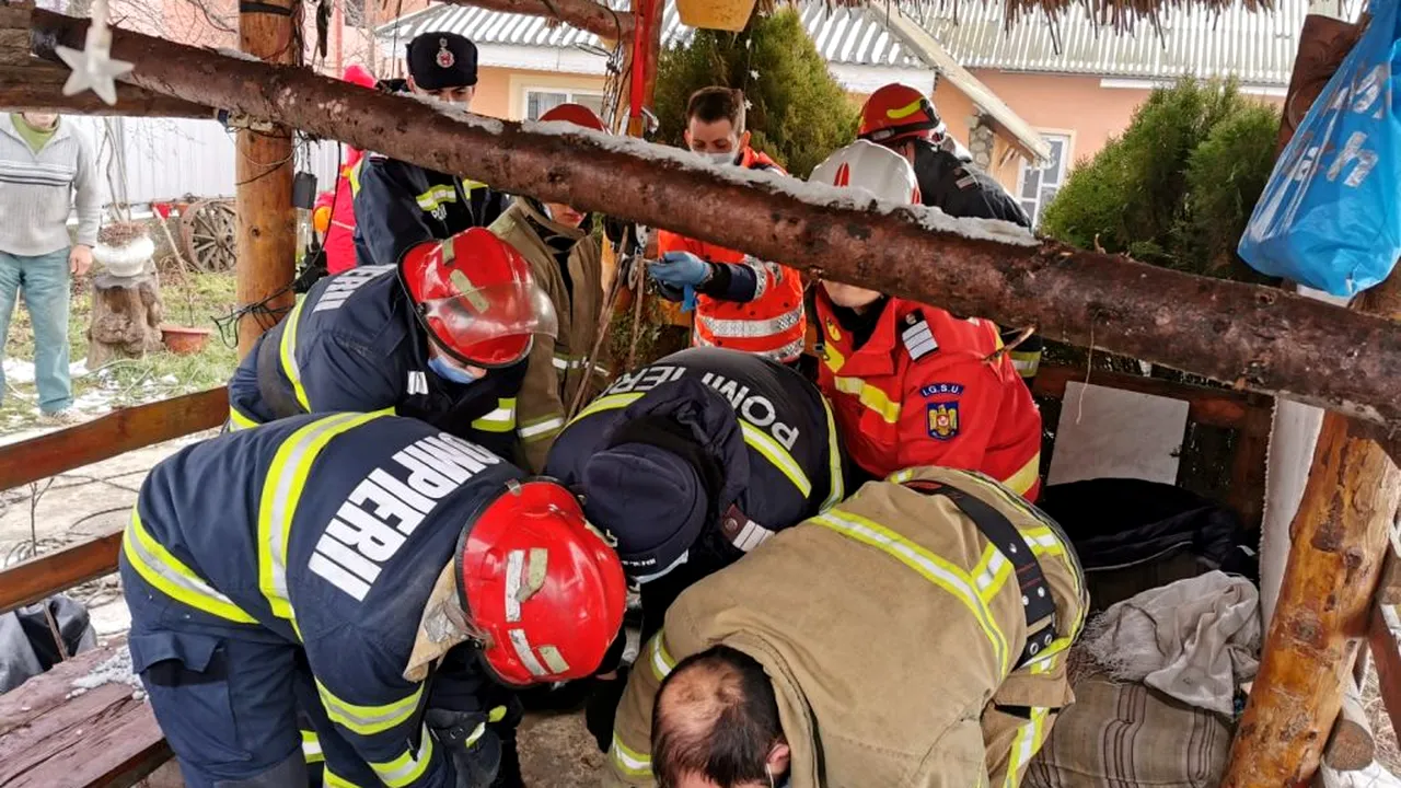Situație dramatică în Bacău: Un copil de 4 ani a căzut într-o fântână de 15 metri! - FOTO