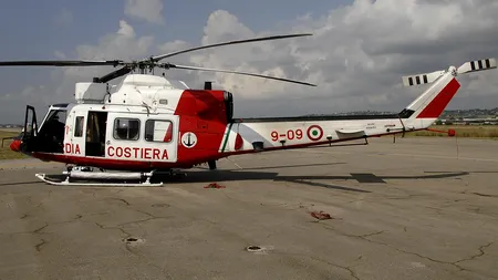 Un turist român aflat în Italia s-a îmbătat și a adormit într-o barcă pneumatică. Un elicopter l-a găsit la 7 km în larg