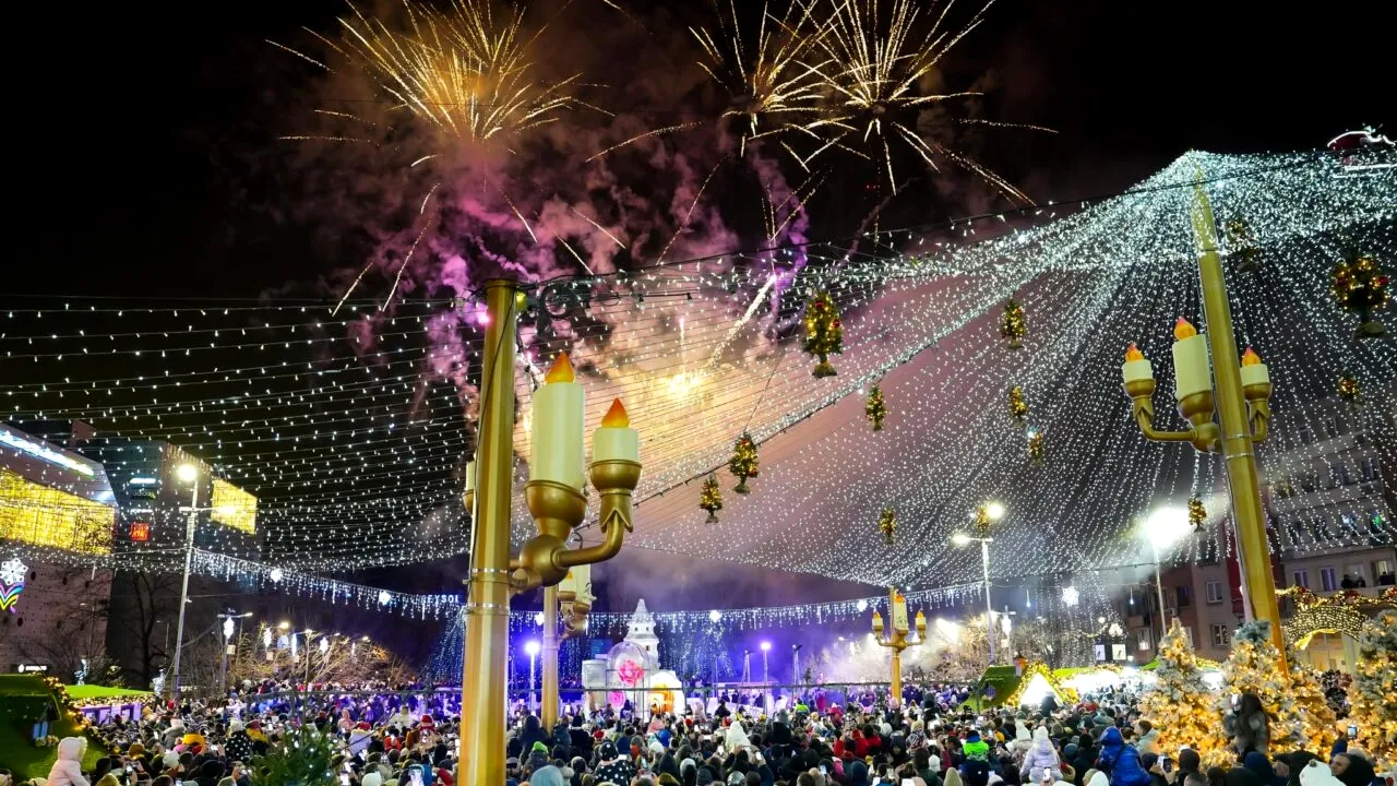 Tot ce trebuie să știi despre Târgurile de CRĂCIUN 2025. Când se aprind luminile de sărbătoare în Craiova și ce surpize îi așteaptă pe vizitatori