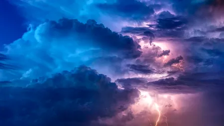 O nouă avertizare meteo cod portocaliu de vijelii și ploi abundente este în vigoare de la ora 14:00. Care sunt zonele vizate și cele mai importante recomandări ale IGSU