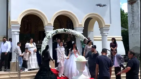 O nouă nuntă între copii ar fi avut loc în Strehaia. Mirii au 11, respectiv 12 ani. „Ar fi trebuit să fie la şcoală”