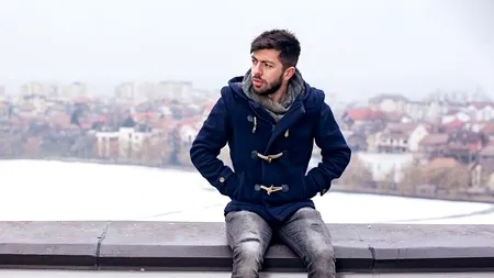 UPDATE: Mircea Bravo, implicat într-un accident / A intrat cu autoturismul într-un stâlp de electricitate / „Mașina este avariată grav”